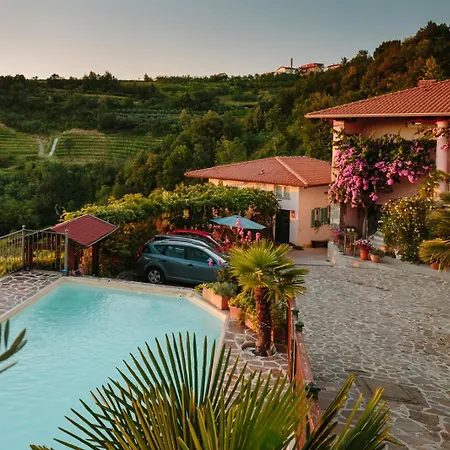 Smještaj na farmi Hisa Stekar *